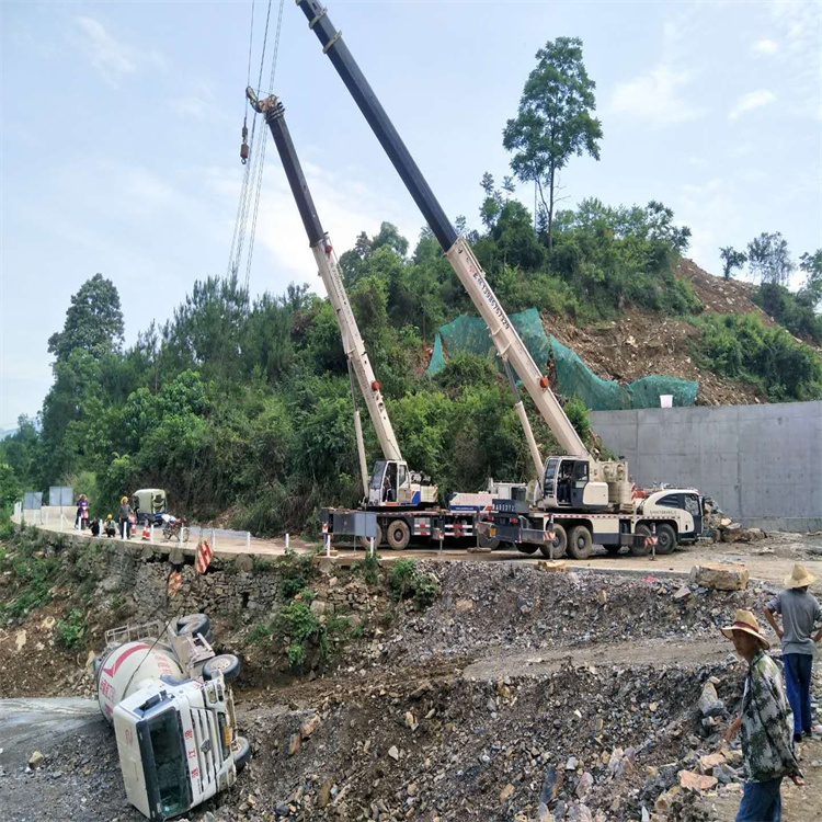 大城县汽车掉沟里叫吊车救援要多少钱